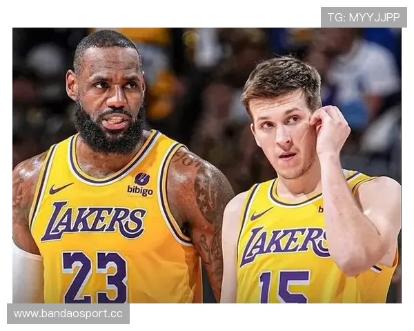 震撼！NBA转会正式官宣 巨星加盟引发球迷热议与关注